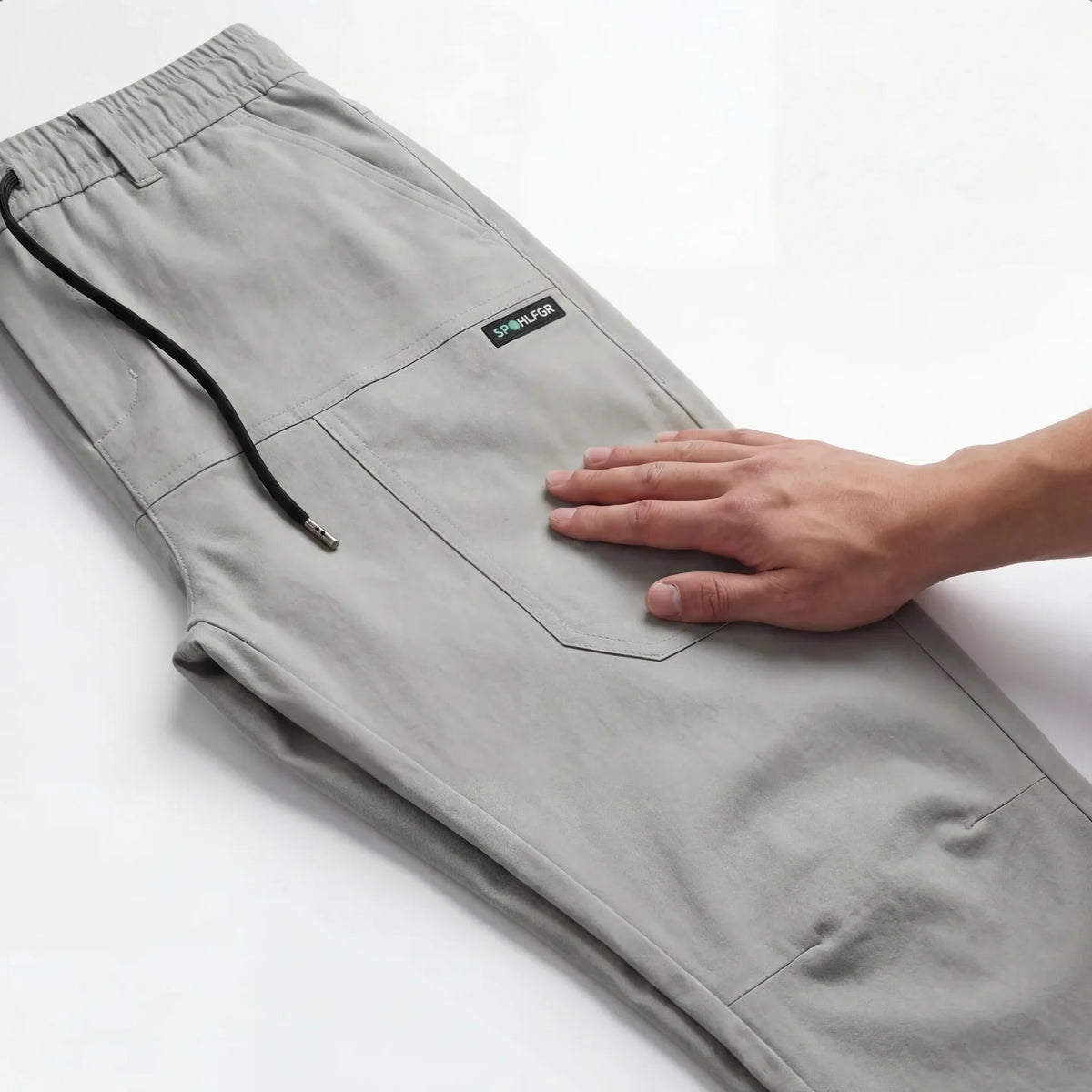 収納力抜群の快適なカーゴパンツ 
